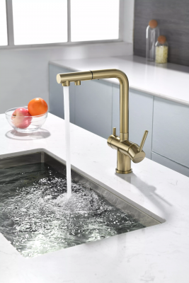 Кухонный смеситель Paulmark Serpentine Se213222-LG матовое золото с выдвижным изливом
