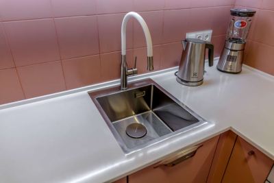 Смеситель для кухни OMOIKIRI Yatomi-BN-WH 4994250, белый шланг/нерж.сталь/латунь