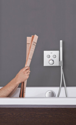 Внешняя часть термостатического смесителя на 2 выхода GROHE Grohtherm SmartControl со встроенным держателем ручного душа, хром (29125000)
