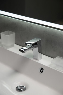 Зеркало BelBagno SPC-MAR-1000-800-LED-BTN