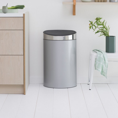 Brabantia Touch Bin New 114861 мусорный бак 40 л, серый металлик, крышка стальная полированная