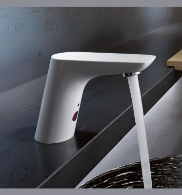 Электронный смеситель для раковины KLUDI BALANCE белый хром 5220091