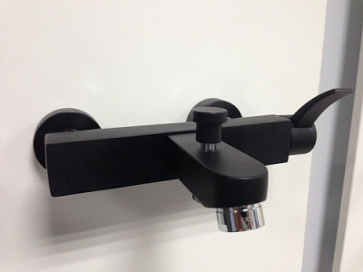 KorDi Black Line Edition KD 19804 - D55 Black/Chrome смеситель для ванны и душа, матовый черный