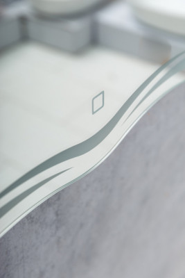 Зеркало с встроенным светильником и сенсорным выключателем BelBagno SPC-OND-600-800-LED-TCH