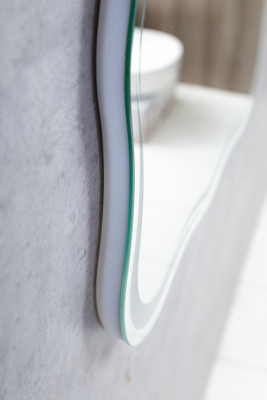 Зеркало с встроенным светильником и сенсорным выключателем BelBagno SPC-OND-600-800-LED-TCH