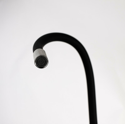 Кухонный смеситель ESKO Snake K44 B нерж сталь черный с гибким изливом