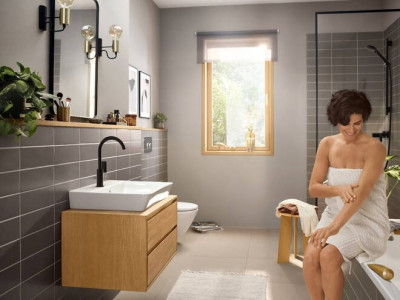 Высокий смеситель для раковины Hansgrohe Rebris E 72576670 (черный матовый)