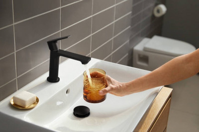 Смеситель для раковины Hansgrohe Rebris E 72560670 (черный матовый)