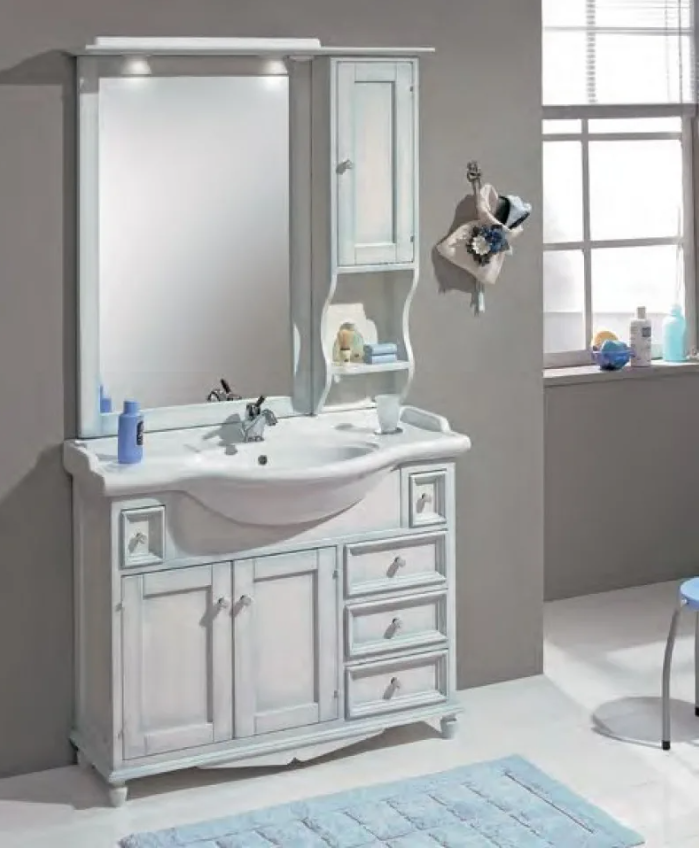 Умывальник с зеркалом в ванной
