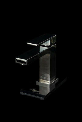 Смеситель для раковины Boheme Qubic 471-SGM оружейная сталь глянцевая однорычажный