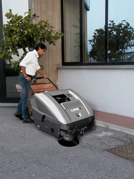 Подметальная машина Lavor Pro SWL 700 ST с бензиновым двигателем