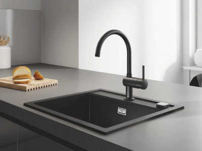 Смеситель для кухонной мойки GROHE Minta с поворотным C-изливом, черный бархат (32917KS0)